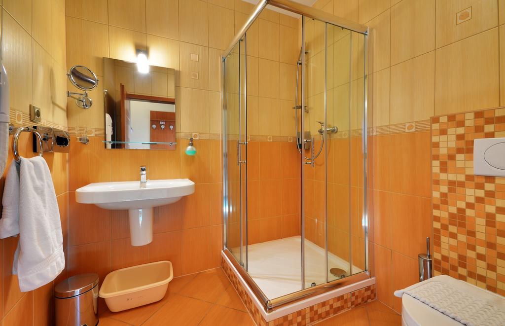 Restaurace A Penzion Kamenec Jilesovice Room photo