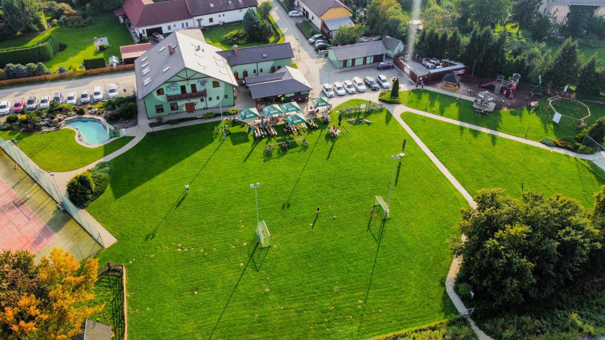 Restaurace A Penzion Kamenec Jilesovice Exterior photo